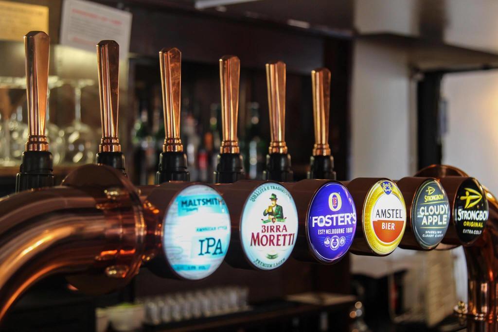 The Waggon And Horses Hotel Great Yeldham Екстериор снимка