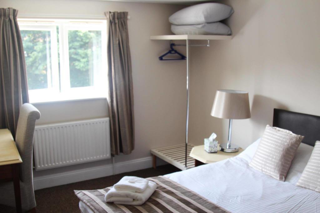 The Waggon And Horses Hotel Great Yeldham Екстериор снимка