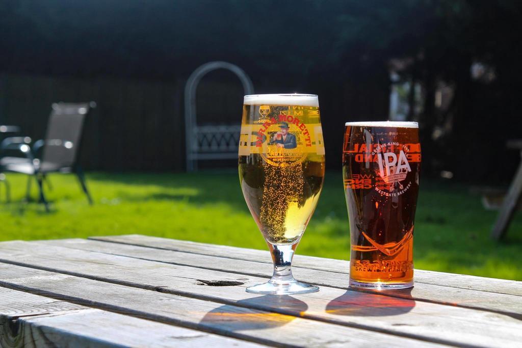 The Waggon And Horses Hotel Great Yeldham Екстериор снимка