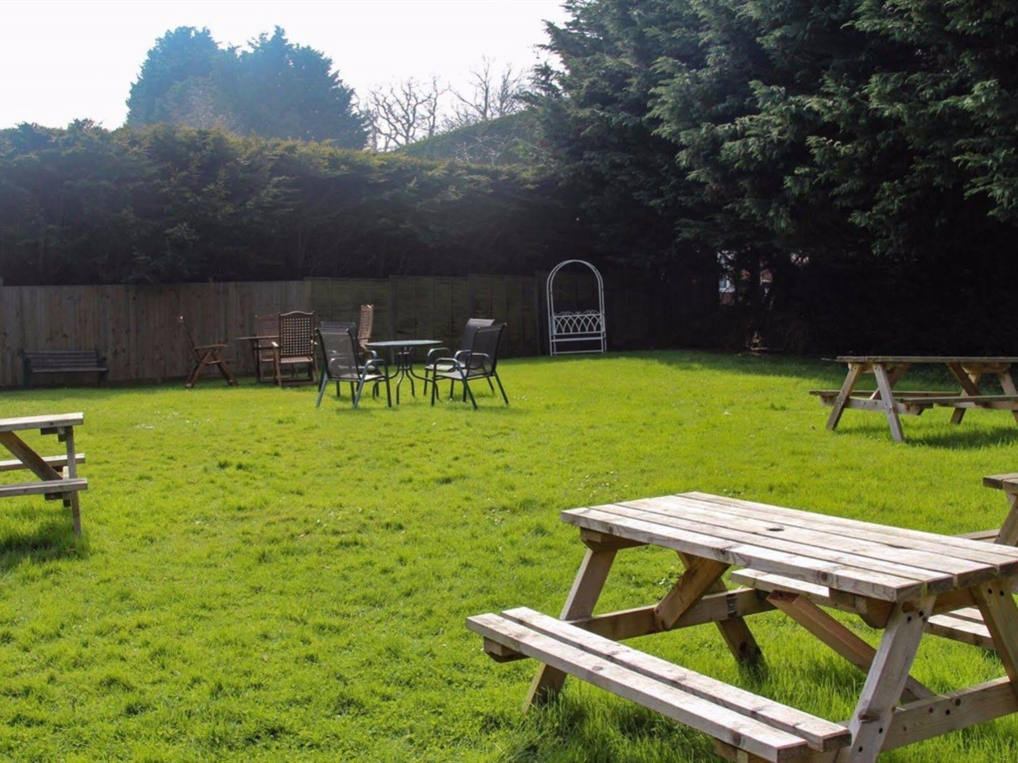 The Waggon And Horses Hotel Great Yeldham Екстериор снимка